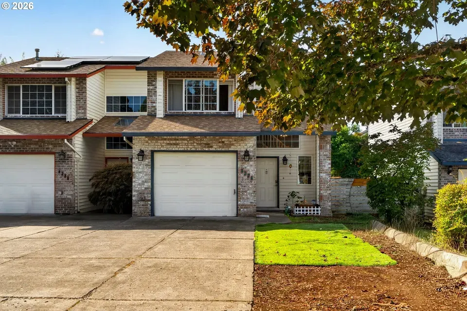 3 Bed 1 Bath Established Multi-Level Townhouse in Hillsboro, OR - 2