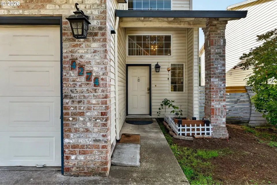 3 Bed 1 Bath Established Multi-Level Townhouse in Hillsboro, OR - 3