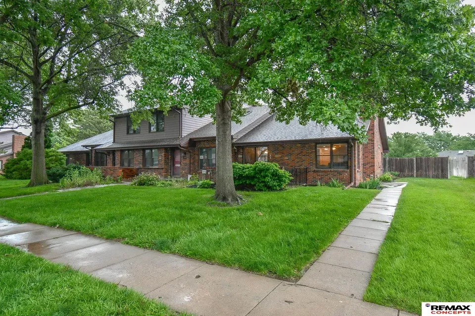 3 Bed 1 Bath Established Multi-Level Townhouse in Lincoln, NE - 1