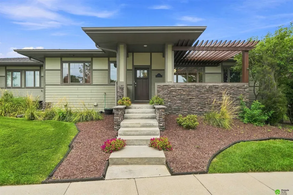 3 Bed 1 Bath Established Multi-Level Townhouse in Lincoln, NE
