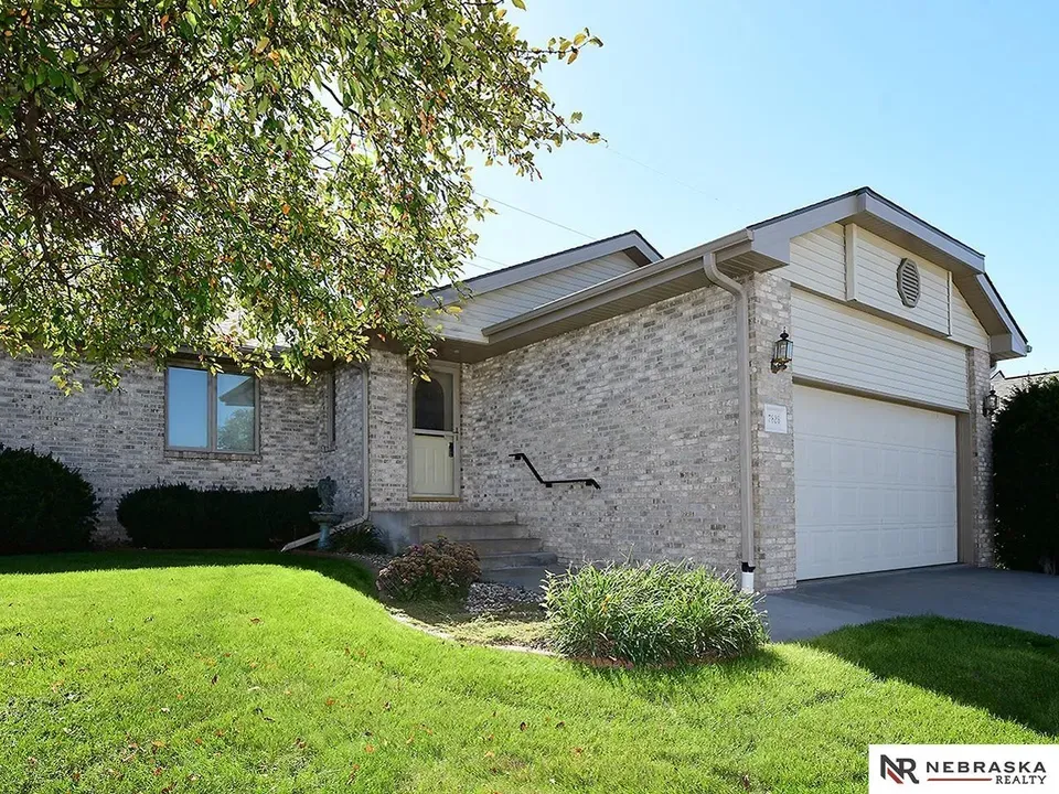 3 Bed 1 Bath Established Multi-Level Townhouse in Lincoln, NE - 1