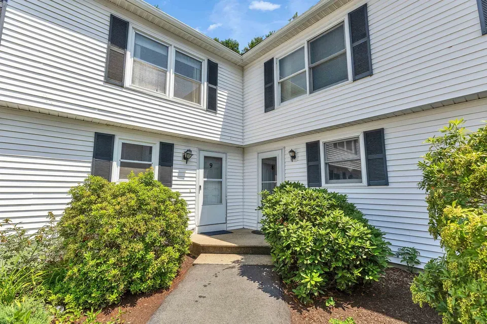 3 Bed 1 Bath Established Multi-Level Townhouse in Manchester, NH - 2