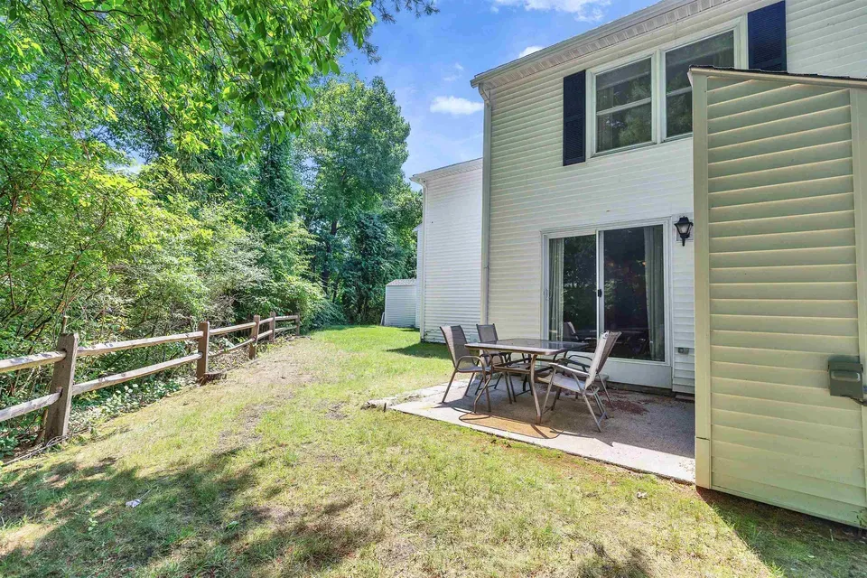 3 Bed 1 Bath Established Multi-Level Townhouse in Manchester, NH - 4