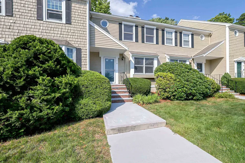 3 Bed 1 Bath Established Multi-Level Townhouse in Nashua, NH