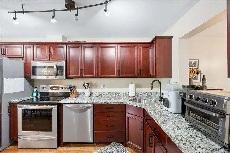 3 Bed 1 Bath Established Multi-Level Townhouse in Nashua, NH - 4
