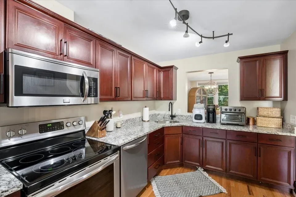 3 Bed 1 Bath Established Multi-Level Townhouse in Nashua, NH - 5
