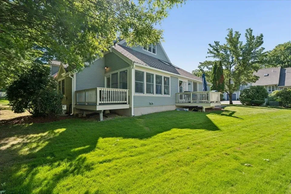 3 Bed 1 Bath Established Multi-Level Townhouse in Nashua, NH - 2