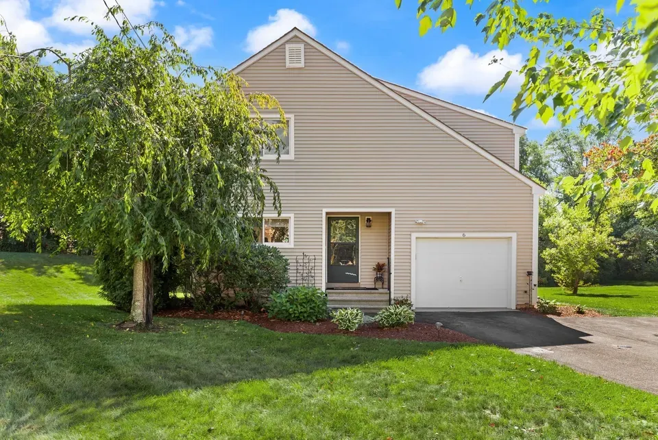 3 Bed 1 Bath Established Multi-Level Townhouse in Nashua, NH