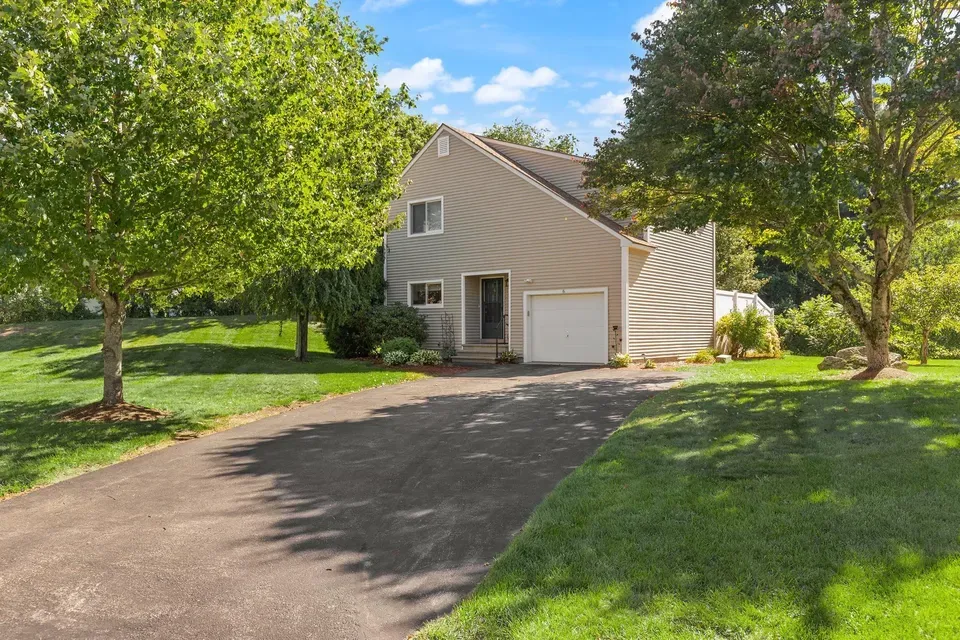 3 Bed 1 Bath Established Multi-Level Townhouse in Nashua, NH - 3