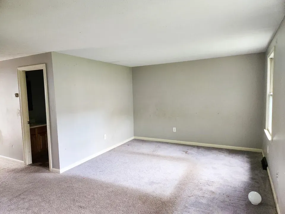 3 Bed 1 Bath Established Multi-Level Townhouse in Nashua, NH - 2