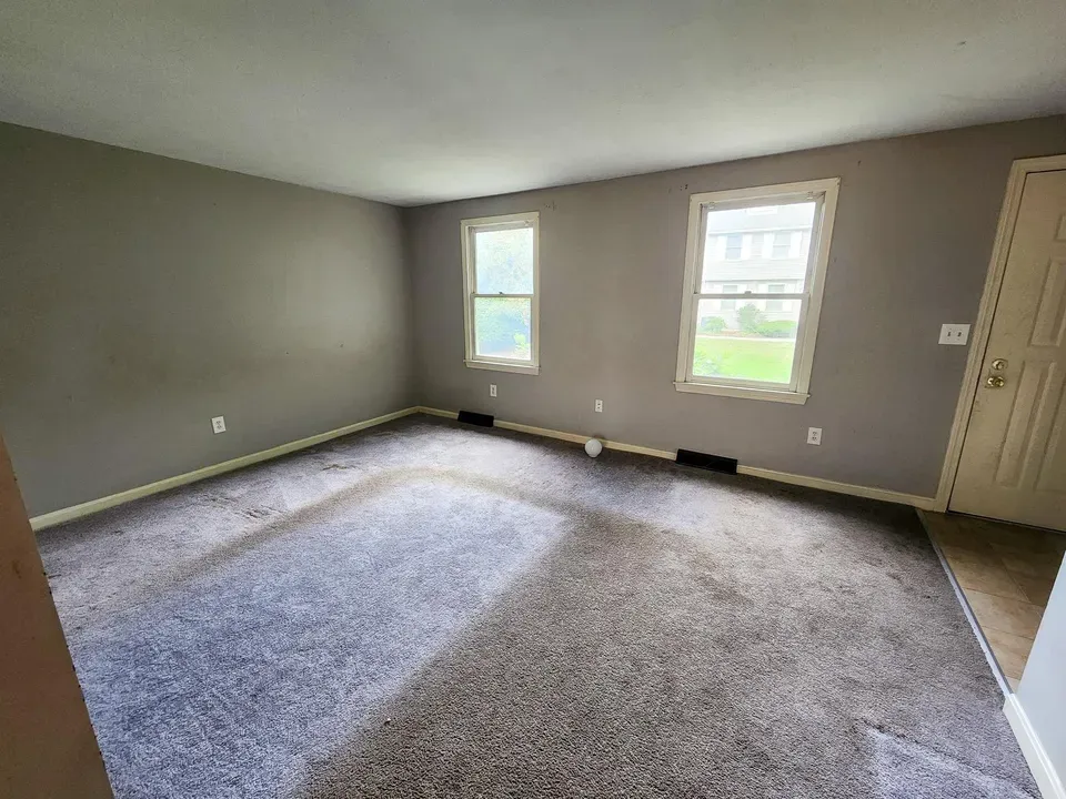 3 Bed 1 Bath Established Multi-Level Townhouse in Nashua, NH - 3