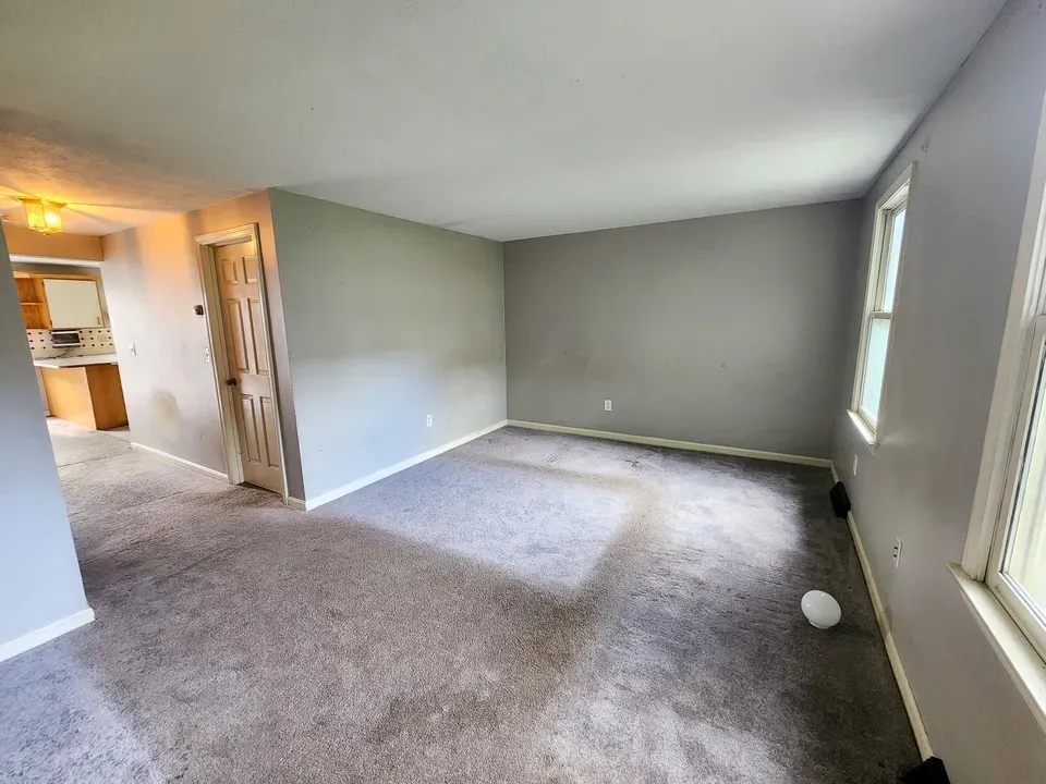 3 Bed 1 Bath Established Multi-Level Townhouse in Nashua, NH - 4