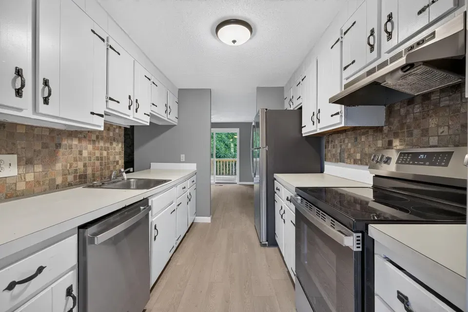 3 Bed 1 Bath Established Multi-Level Townhouse in Nashua, NH - 4