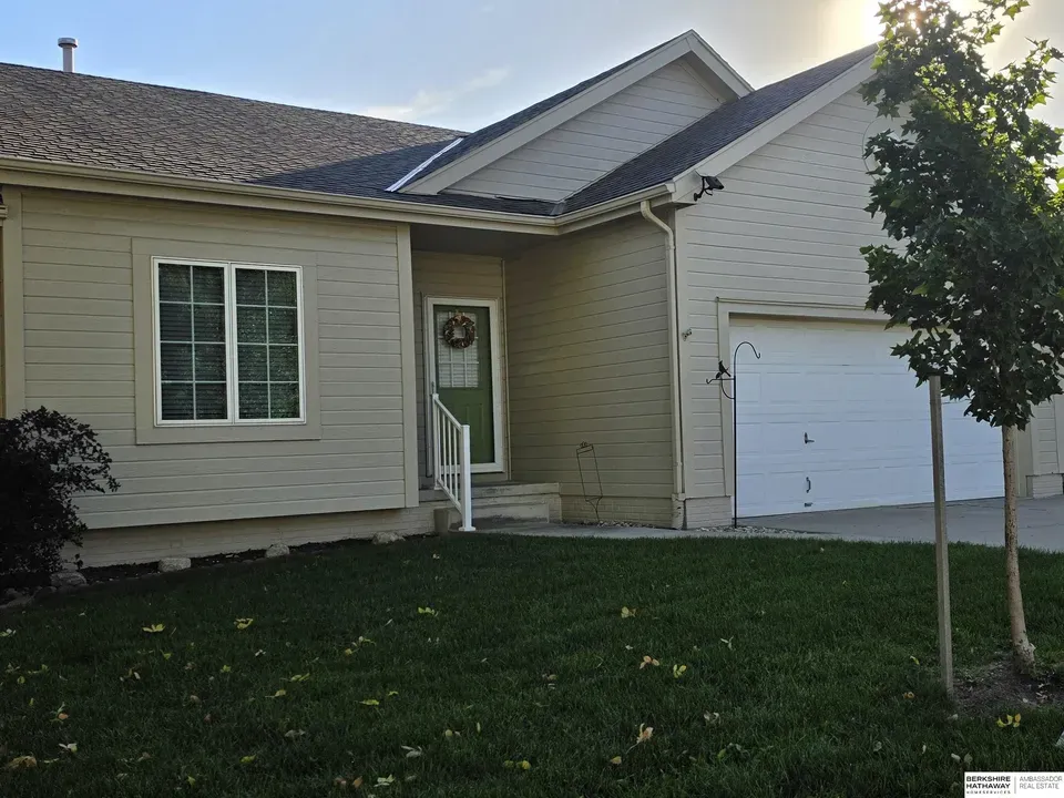 3 Bed 1 Bath Established Multi-Level Townhouse in Omaha, NE - 1