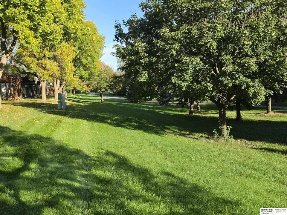 3 Bed 1 Bath Established Multi-Level Townhouse in Omaha, NE - 4