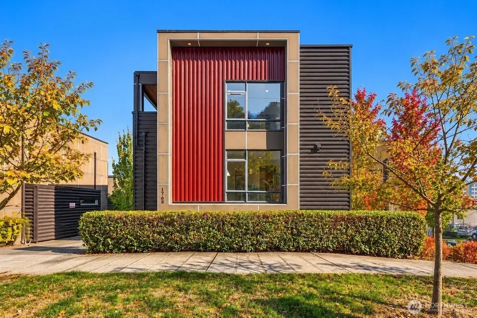 3 Bed 1 Bath Established Multi-Level Townhouse in Seattle, WA - 1