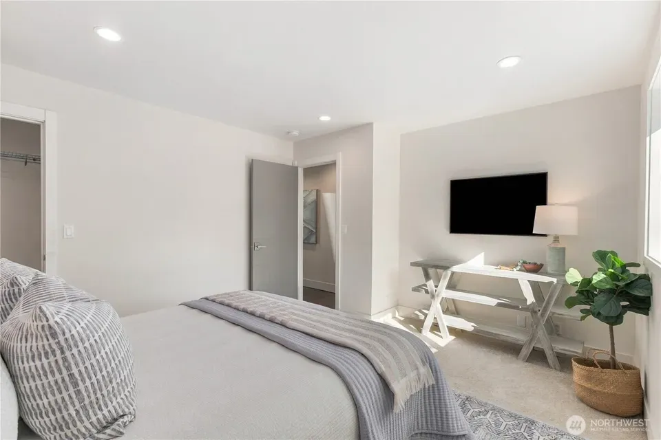 3 Bed 1 Bath Established Multi-Level Townhouse in Seattle, WA - 3