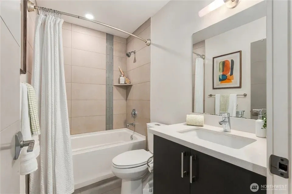 3 Bed 1 Bath Established Multi-Level Townhouse in Seattle, WA - 4