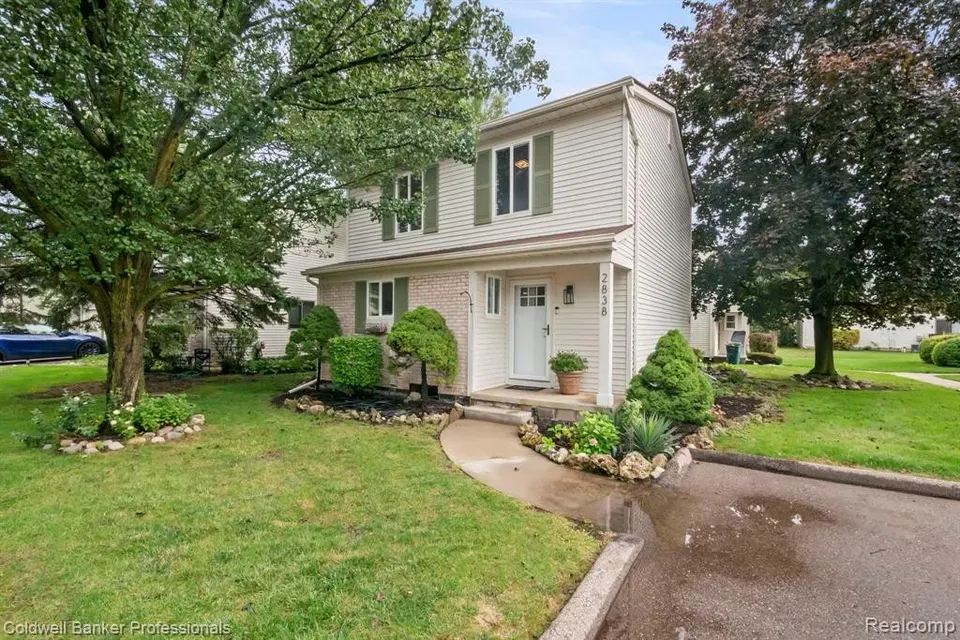 3 Bed 1 Bath Established Multi-Level Townhouse in Troy, MI - 1