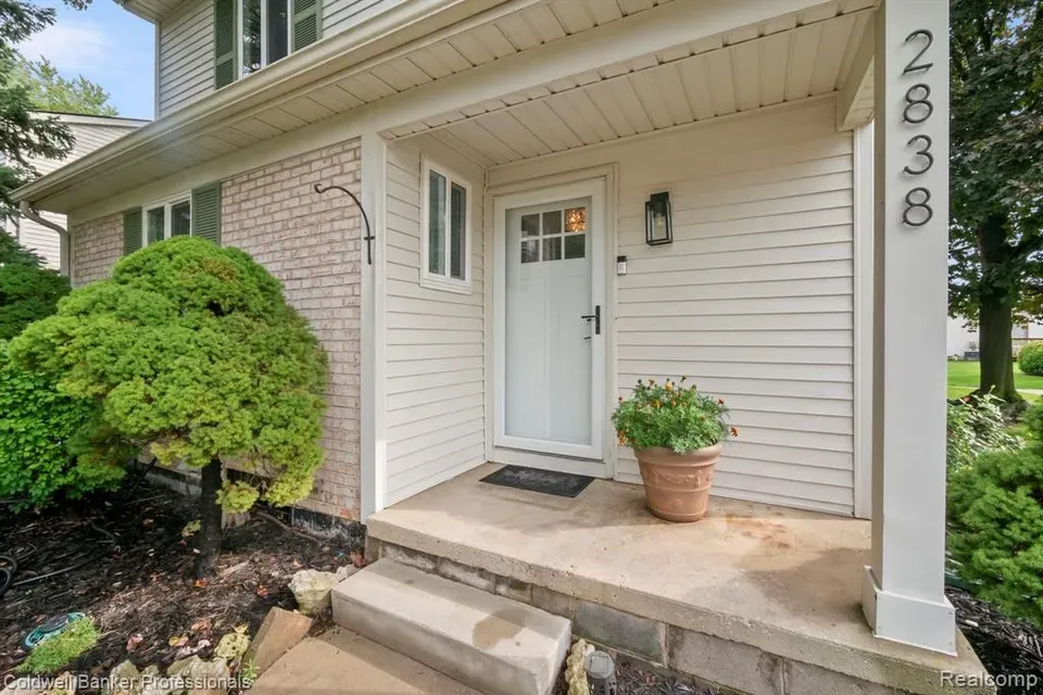 3 Bed 1 Bath Established Multi-Level Townhouse in Troy, MI - 4