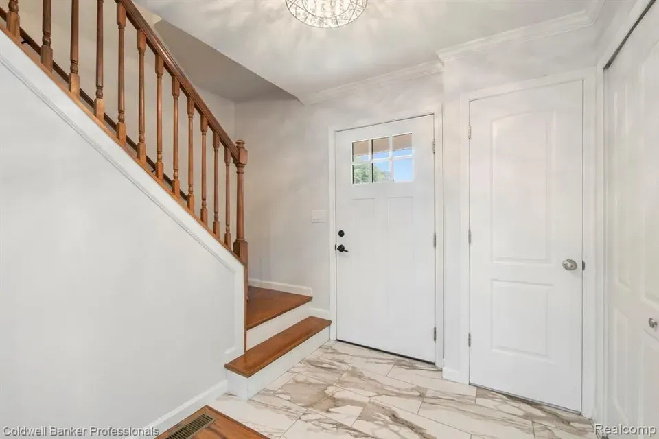 3 Bed 1 Bath Established Multi-Level Townhouse in Troy, MI - 5