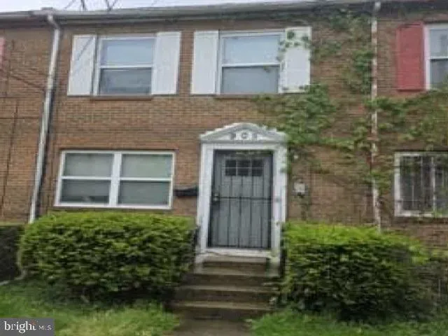 3 Bed 1 Bath Established Multi-Level Townhouse in Washington, DC - 2