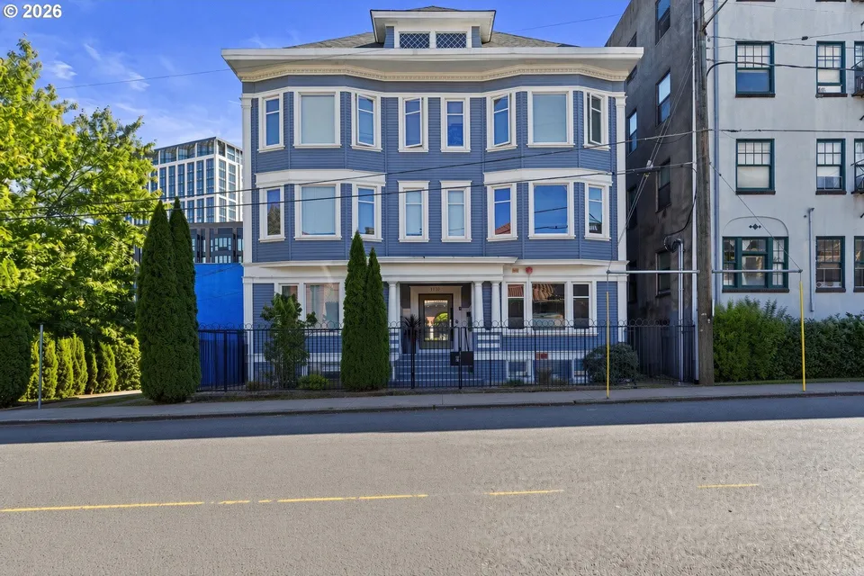 3 Bed 1 Bath Luxury Urban High-Rise in Portland, OR