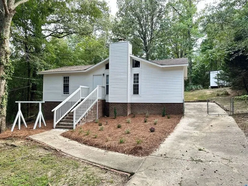 3 Bed 1 Bath Modern Contemporary Residence in Birmingham, AL