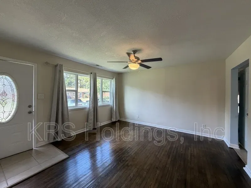 3 Bed 1 Bath Modern Contemporary Residence in Chesapeake, VA - 2