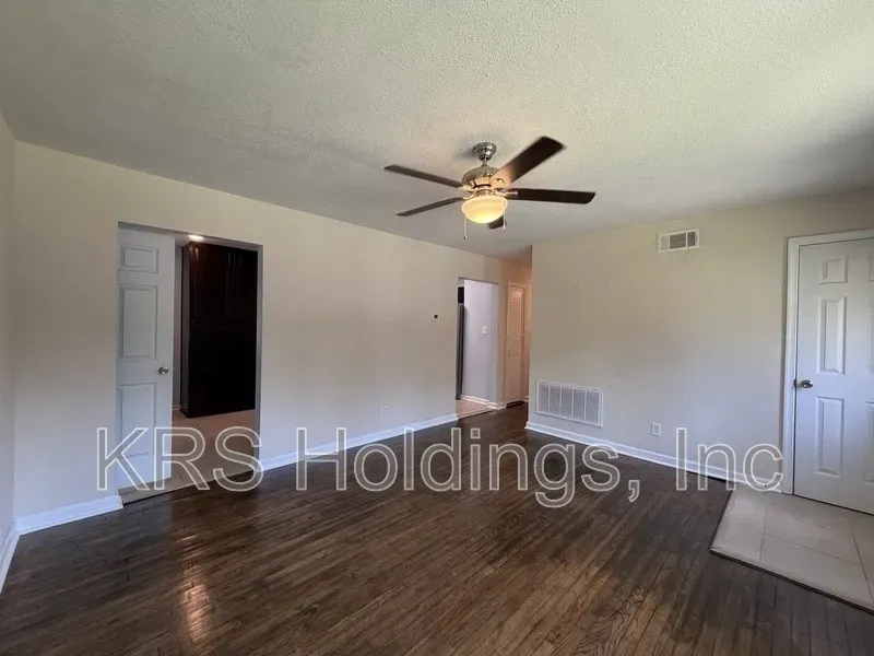 3 Bed 1 Bath Modern Contemporary Residence in Chesapeake, VA - 3