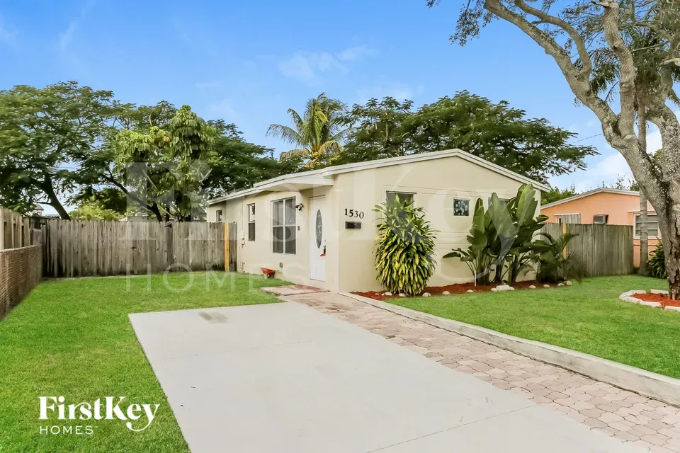 3 Bed 1 Bath Modern Contemporary Residence in Hollywood, FL - 1