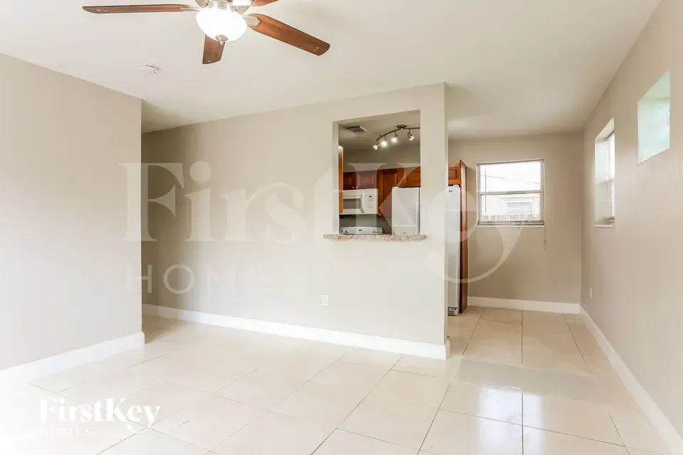 3 Bed 1 Bath Modern Contemporary Residence in Hollywood, FL - 4