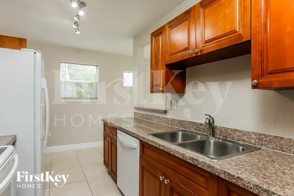 3 Bed 1 Bath Modern Contemporary Residence in Hollywood, FL - 5