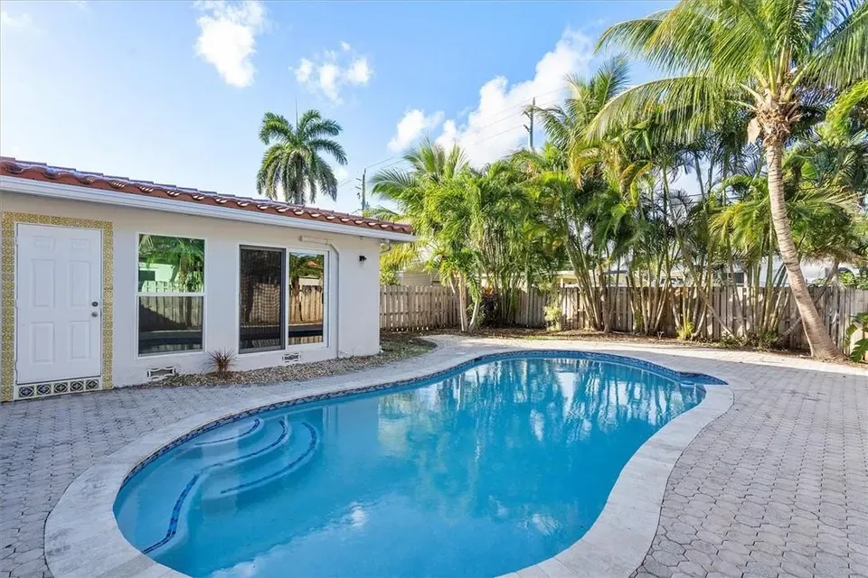 3 Bed 1 Bath Modern Contemporary Residence in Hollywood, FL