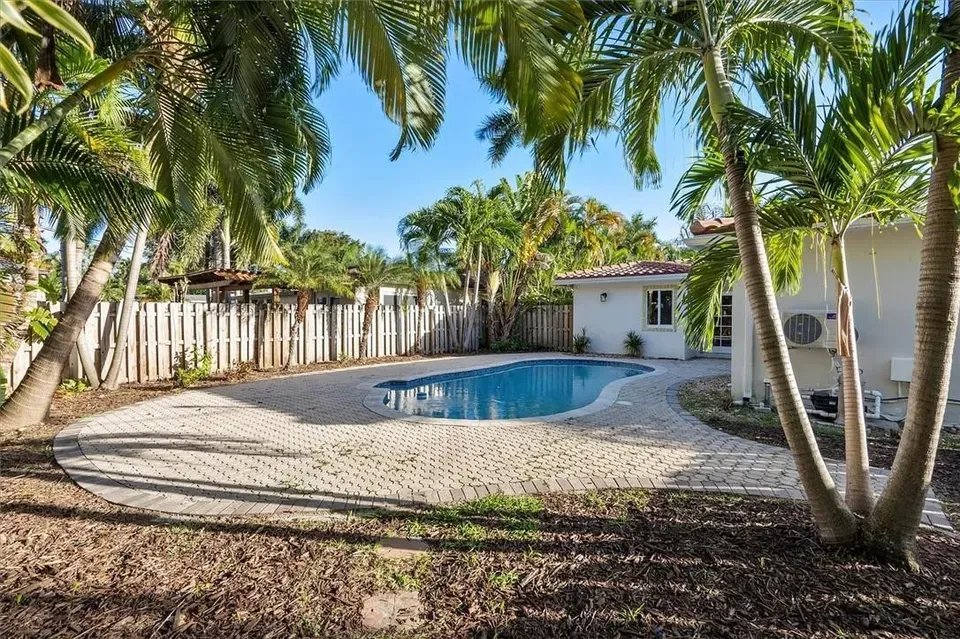 3 Bed 1 Bath Modern Contemporary Residence in Hollywood, FL - 2