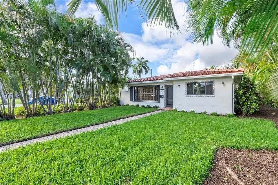 3 Bed 1 Bath Modern Contemporary Residence in Hollywood, FL - 4