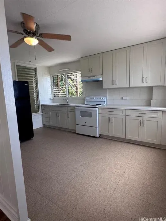 3 Bed 1 Bath Modern Contemporary Residence in Honolulu, HI - 2