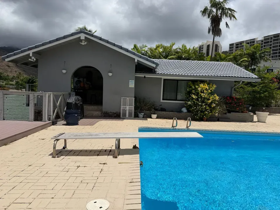 3 Bed 1 Bath Modern Contemporary Residence in Honolulu, HI - 1