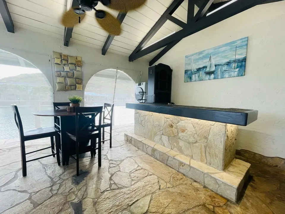 3 Bed 1 Bath Modern Contemporary Residence in Honolulu, HI - 2