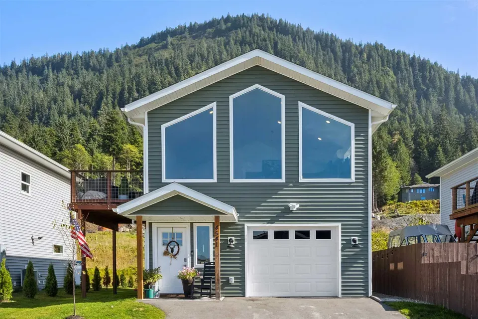 3 Bed 1 Bath Modern Contemporary Residence in Juneau, AK