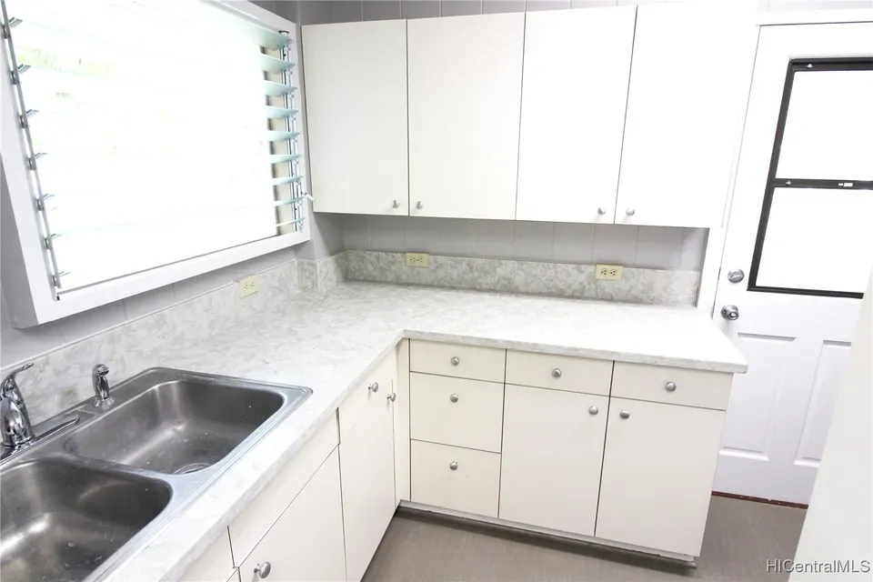 3 Bed 1 Bath Modern Contemporary Residence in Kailua, HI - 4