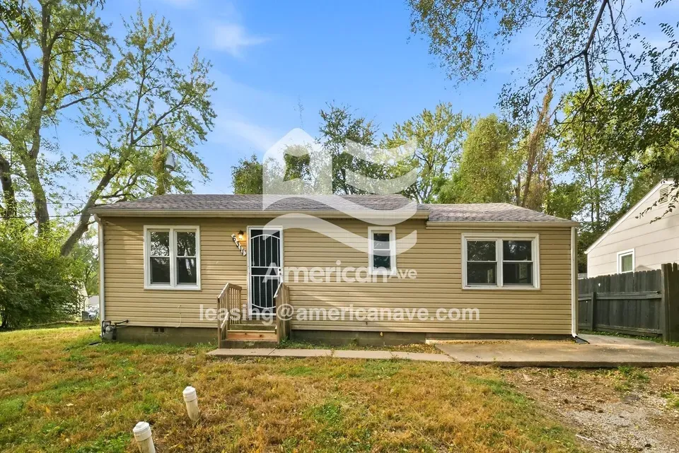3 Bed 1 Bath Modern Contemporary Residence in Kansas City, KS - 1