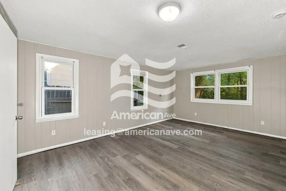 3 Bed 1 Bath Modern Contemporary Residence in Kansas City, KS - 2