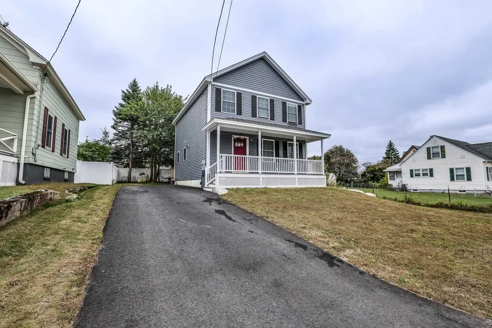 3 Bed 1 Bath Modern Contemporary Residence in Manchester, NH - 2
