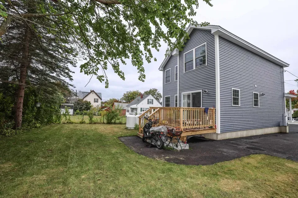 3 Bed 1 Bath Modern Contemporary Residence in Manchester, NH - 4