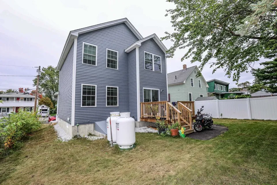 3 Bed 1 Bath Modern Contemporary Residence in Manchester, NH - 5