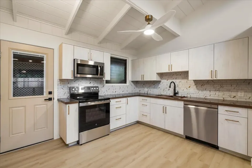 3 Bed 1 Bath Modern Contemporary Residence in Maui, HI - 5