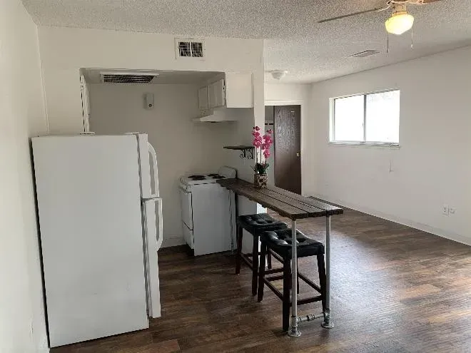 3 Bed 1 Bath Modern Contemporary Residence in Modesto, CA