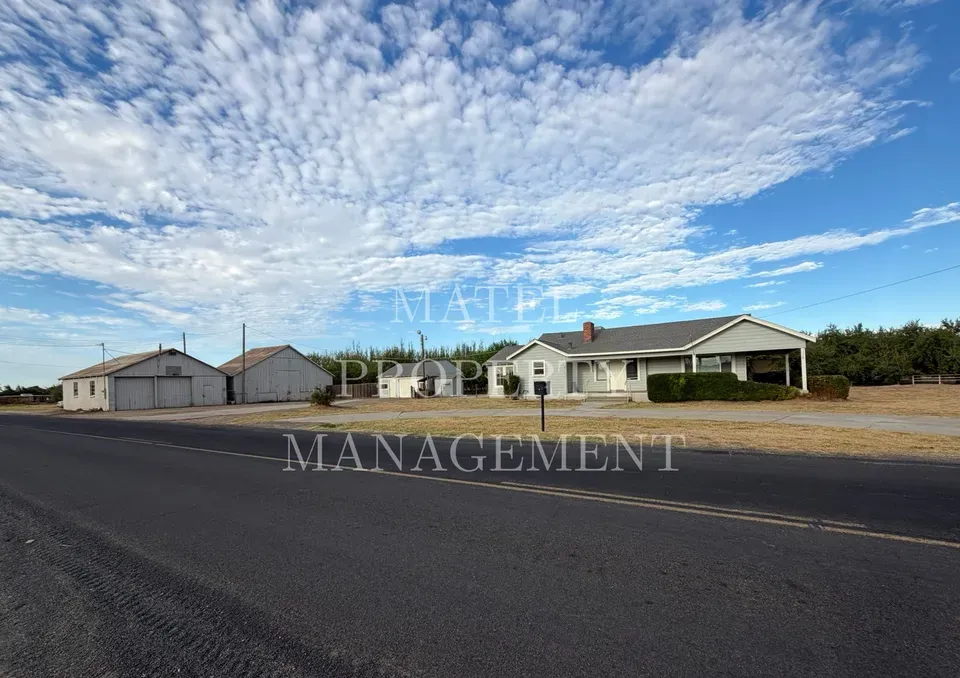 3 Bed 1 Bath Modern Contemporary Residence in Modesto, CA - 1