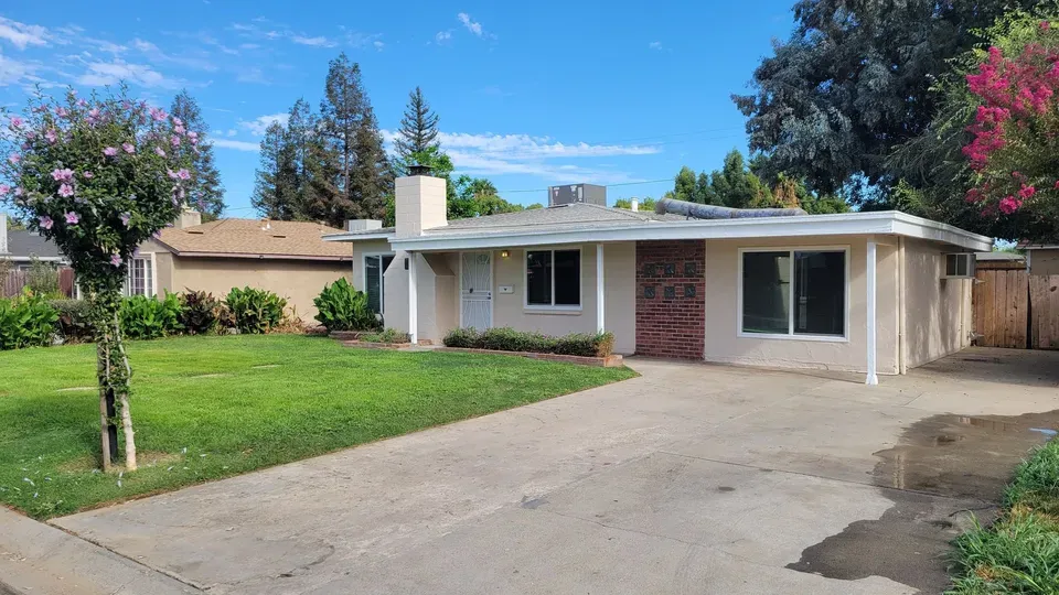 3 Bed 1 Bath Modern Contemporary Residence in Modesto, CA